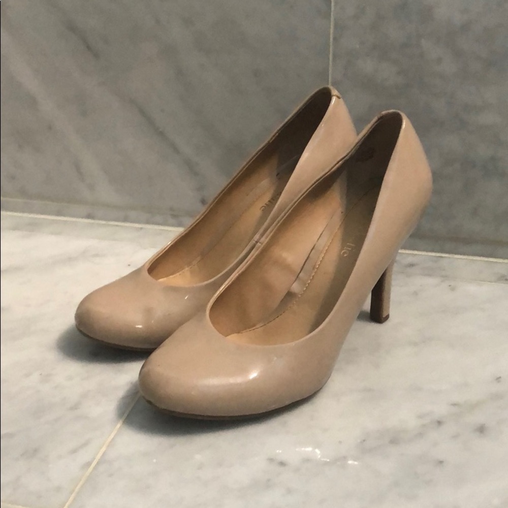 Nude heels size 7.5